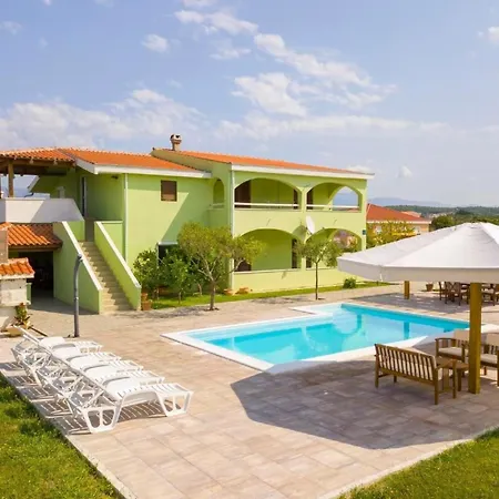 Mit Whirlpool By Interhome Krneza