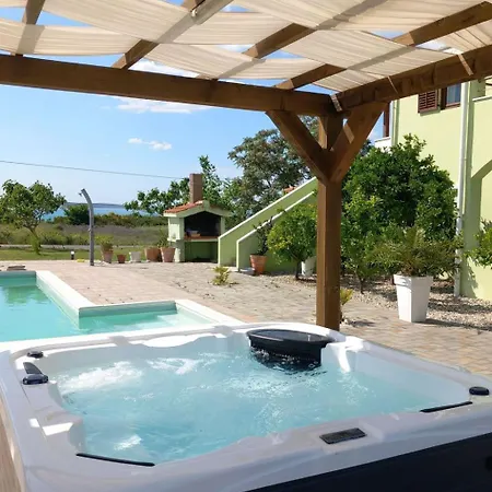 Mit Whirlpool By Interhome Krneza
