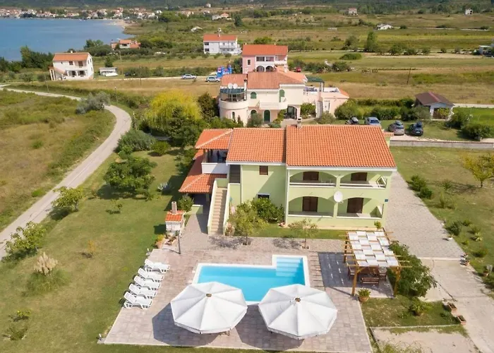 Mit Whirlpool By Interhome דירה Krneza