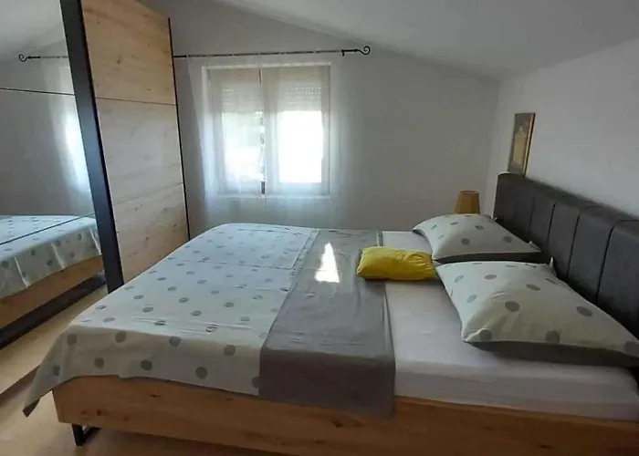 Mit Whirlpool By Interhome דירה Krneza