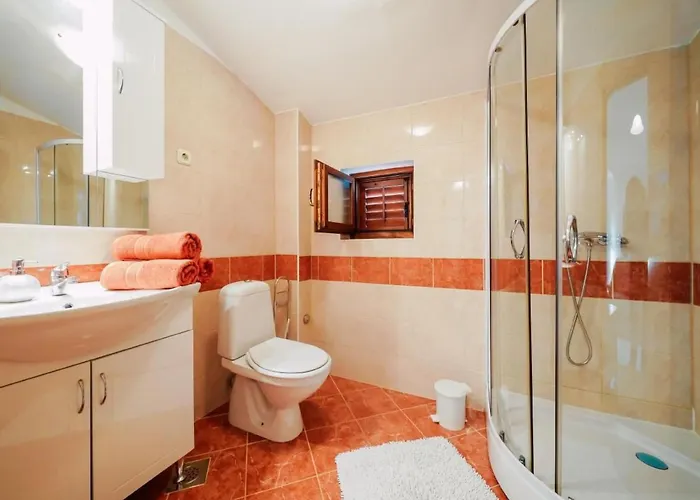 Mit Whirlpool By Interhome Krneza