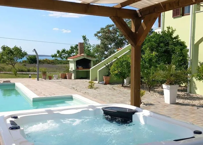 Mit Whirlpool By Interhome Krneza